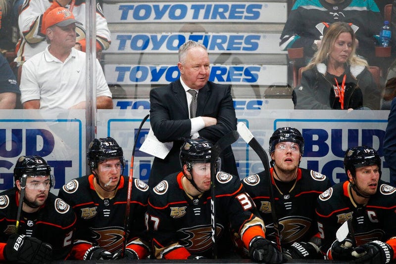 Anaheim Ducks coach Randy Carlyle, center