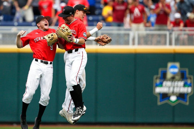 College World Series: Texas Tech vs Arkansas