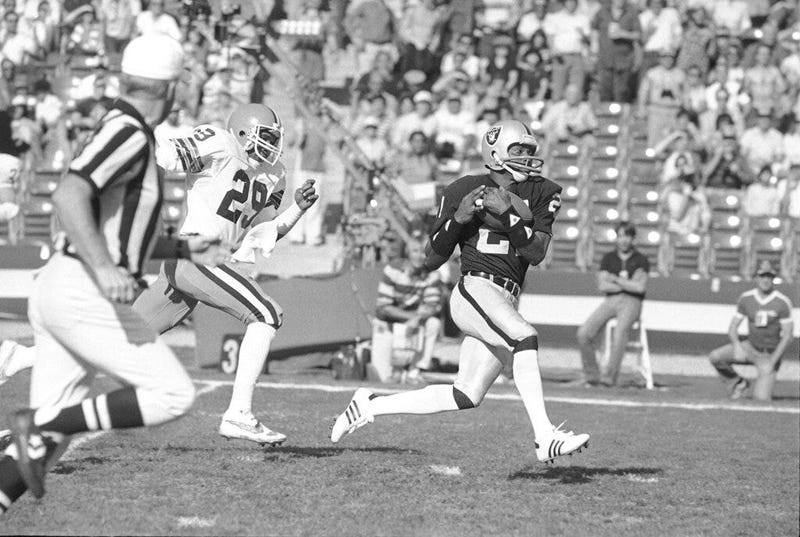 Los Angeles Raiders wide receiver Cliff Branch