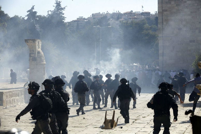 Israeli police clashes with Palestinian worshippers at al-Aqsa mosque compound in Jerusalem, Sunday, Aug 11, 2019. Clashes have erupted between Muslim worshippers and Israeli police at a major Jerusalem holy site during prayers marking the Islamic holiday
