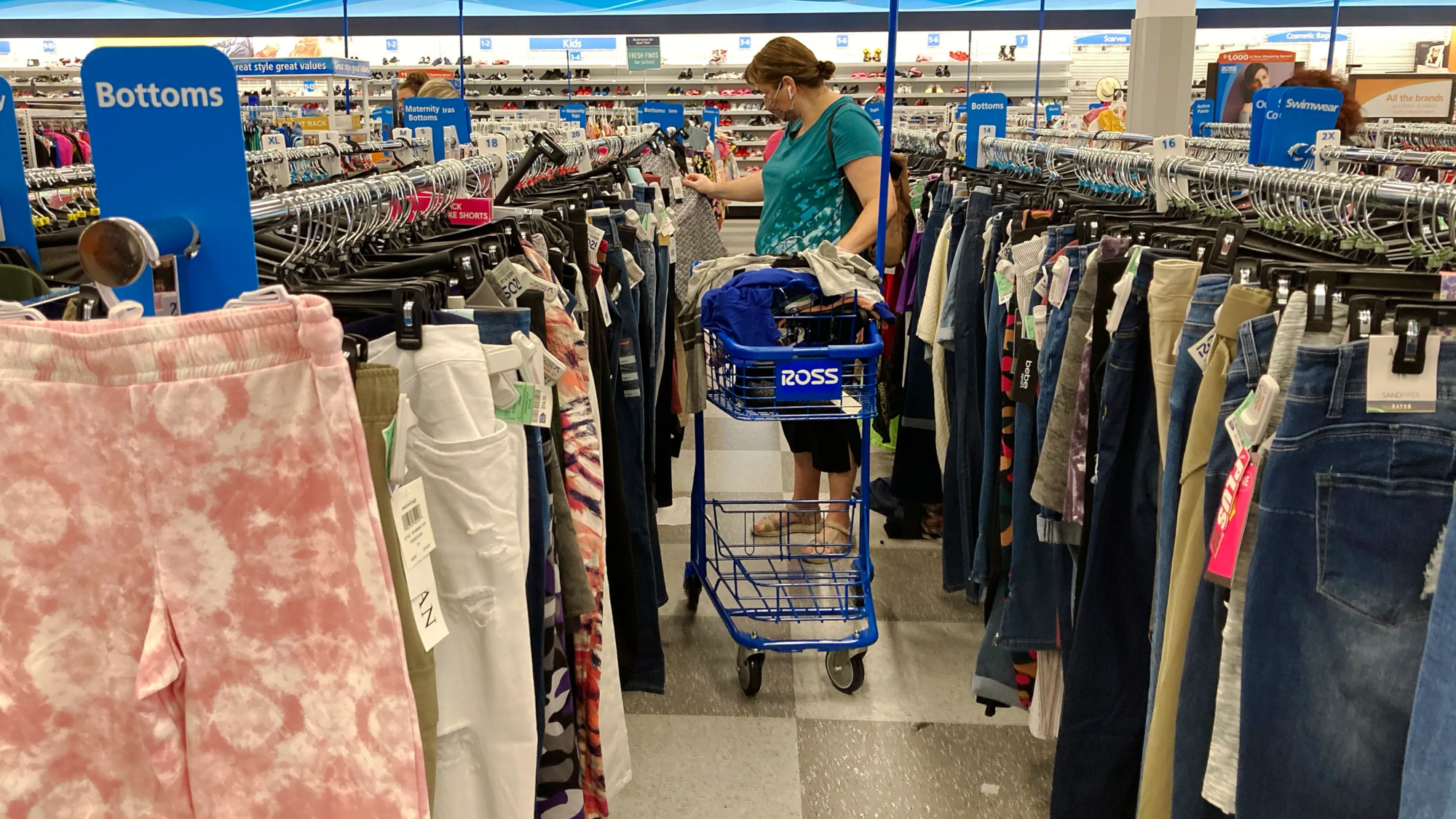 US economy shrank by 1.5% in Q1 but consumers kept spending
