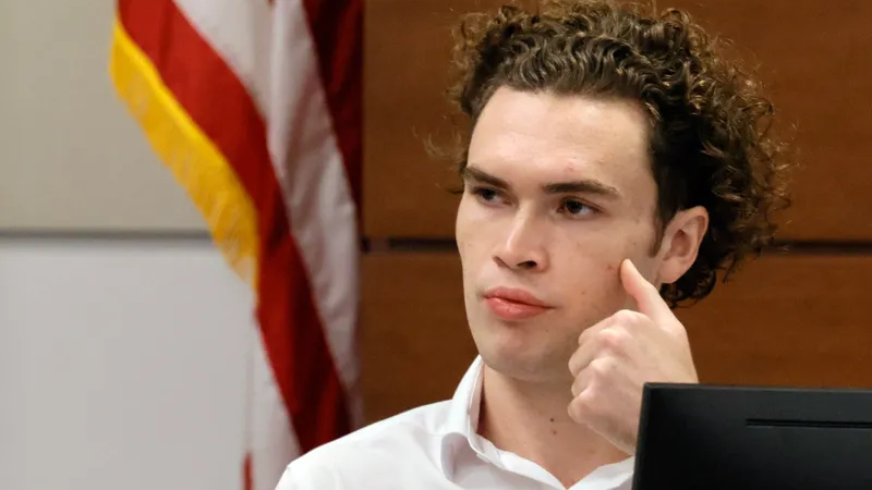 Parkland school shooter acted casually after fleeing