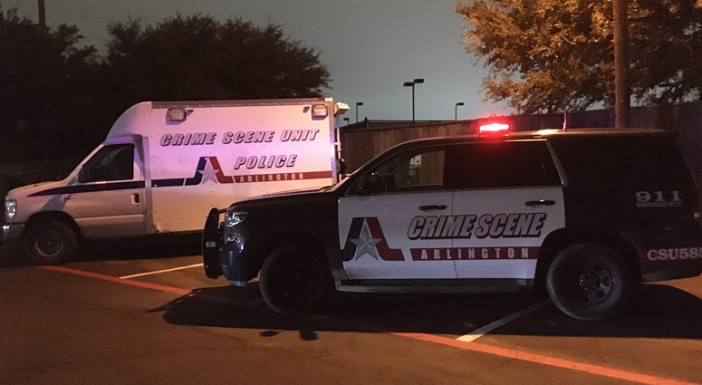 Police investigate shooting at Arlington apartment complex