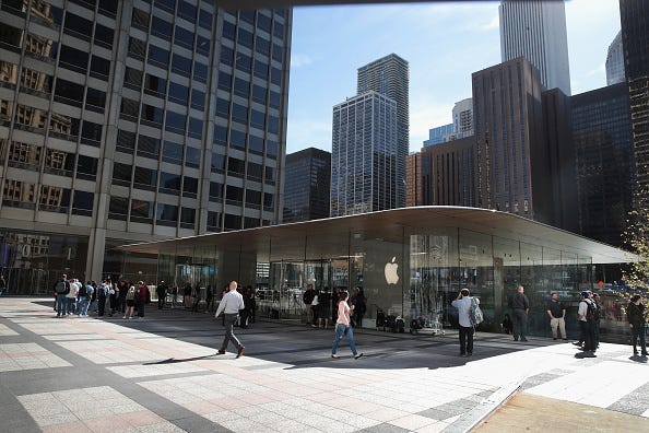 Apple Store, Michigan Avenue, N95 Masks, Chicago, Illinois