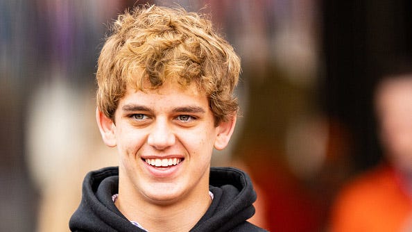 Top 2023 QB recruit Arch Manning commits to Texas Longhorns