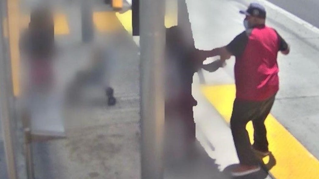 Police: Unidentified man tries to kidnap toddler from Oakland bus stop