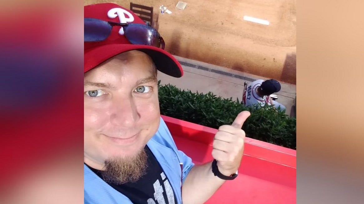 ‘Philly Captain’ can’t stop heckling, screaming Phillies to victory
