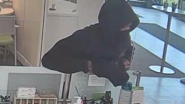 Suspected robber who stole cash from Huntington Bank sought by Royal Oak police
