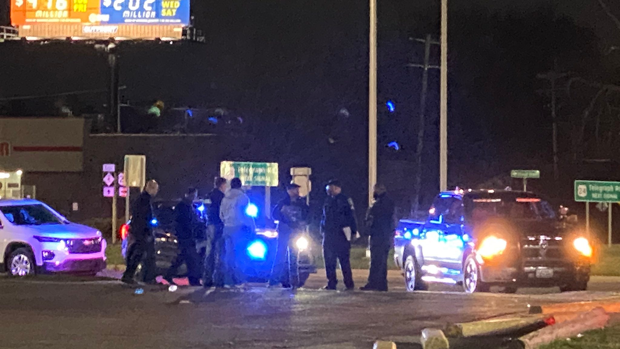 2 wounded after shots fired into crowd, security guard shoots back outside Views Bar & Grill in Detroit