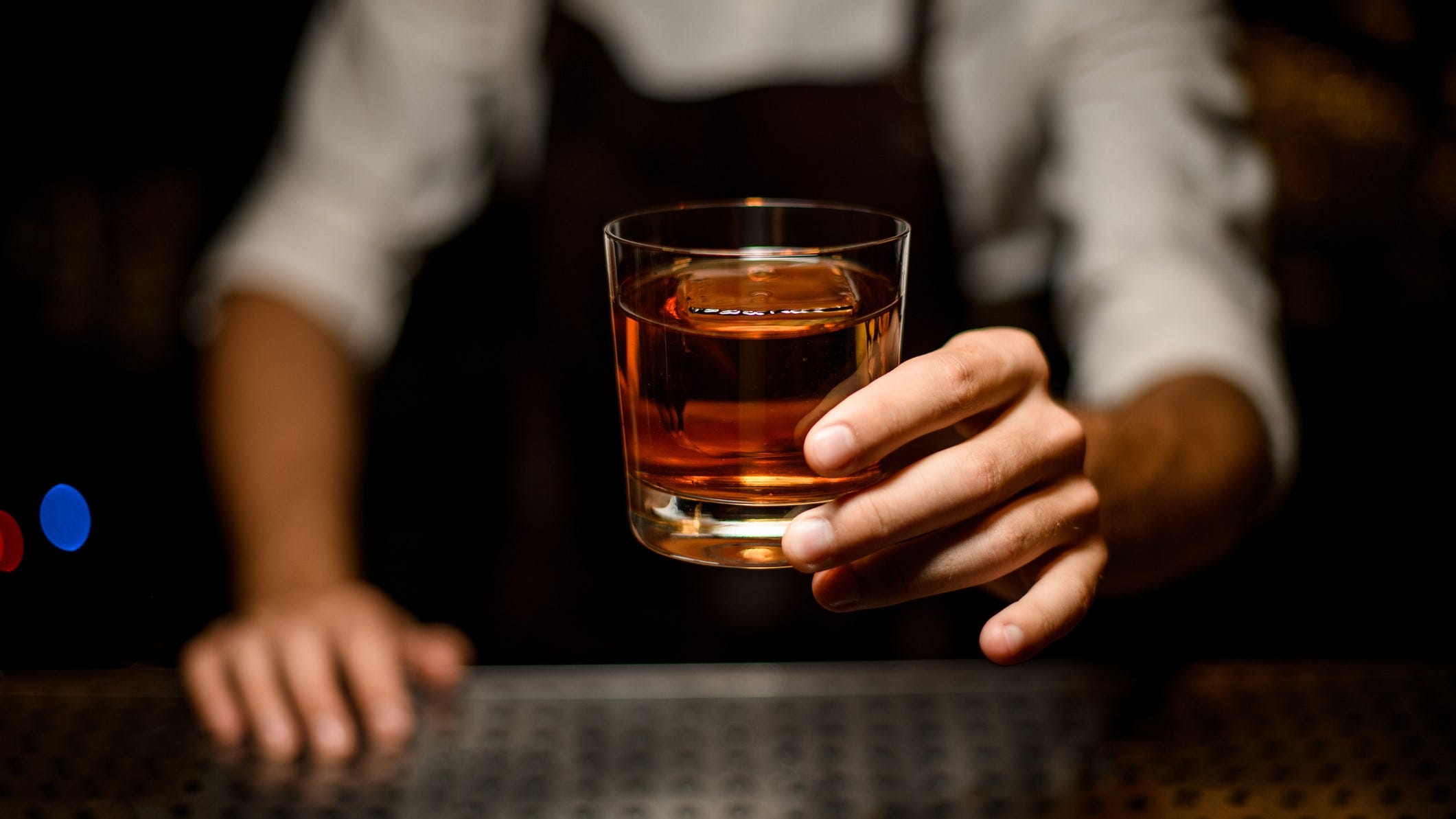 Calif. now requires bartenders to monitor customers' booze intake