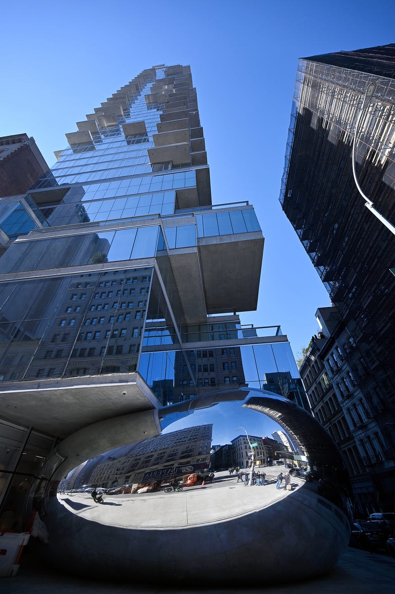 Vertical view of New York 'Bean' sculpture