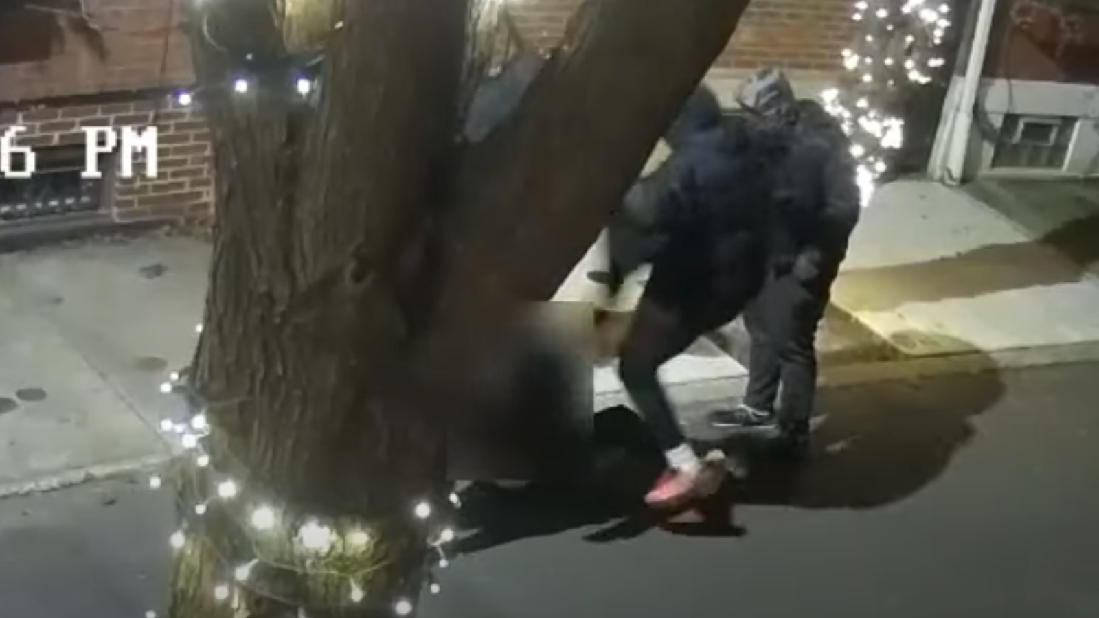Video: 4 teens stomp, kick woman before robbing her in Center City