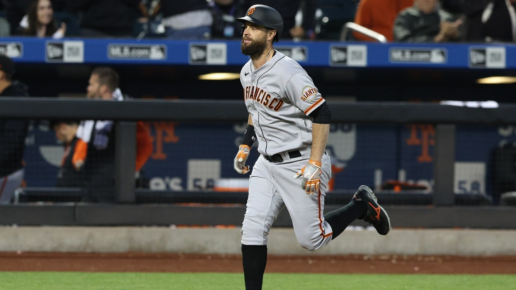 Giants serenade Brandon Belt with 'Happy Birthday' in dugout after home run