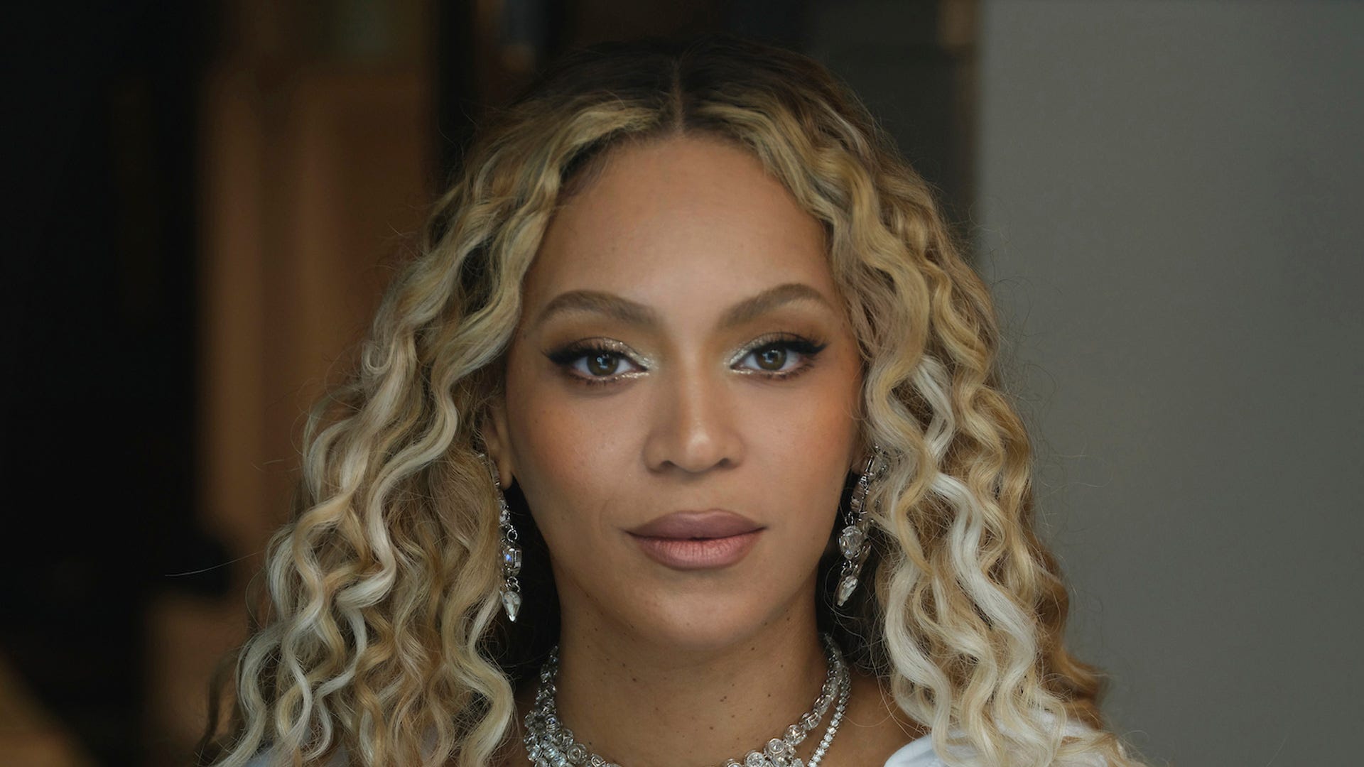 Beyoncé donates $2.5 million to fire relief efforts, delays big announcement