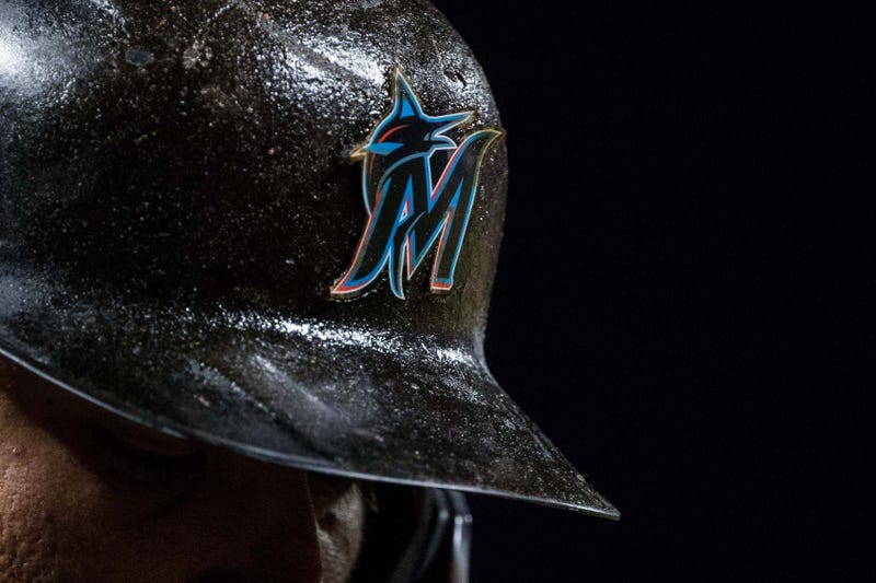 SMELL THE GLOVE