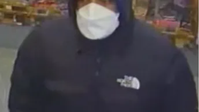Suspect sought after duo steals $2K from Brooklyn smoke shop at gunpoint