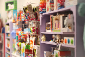 As big box retailers and the biggest name in online shopping begin their big week of deals, how do small businesses try to get your shopping dollar? 