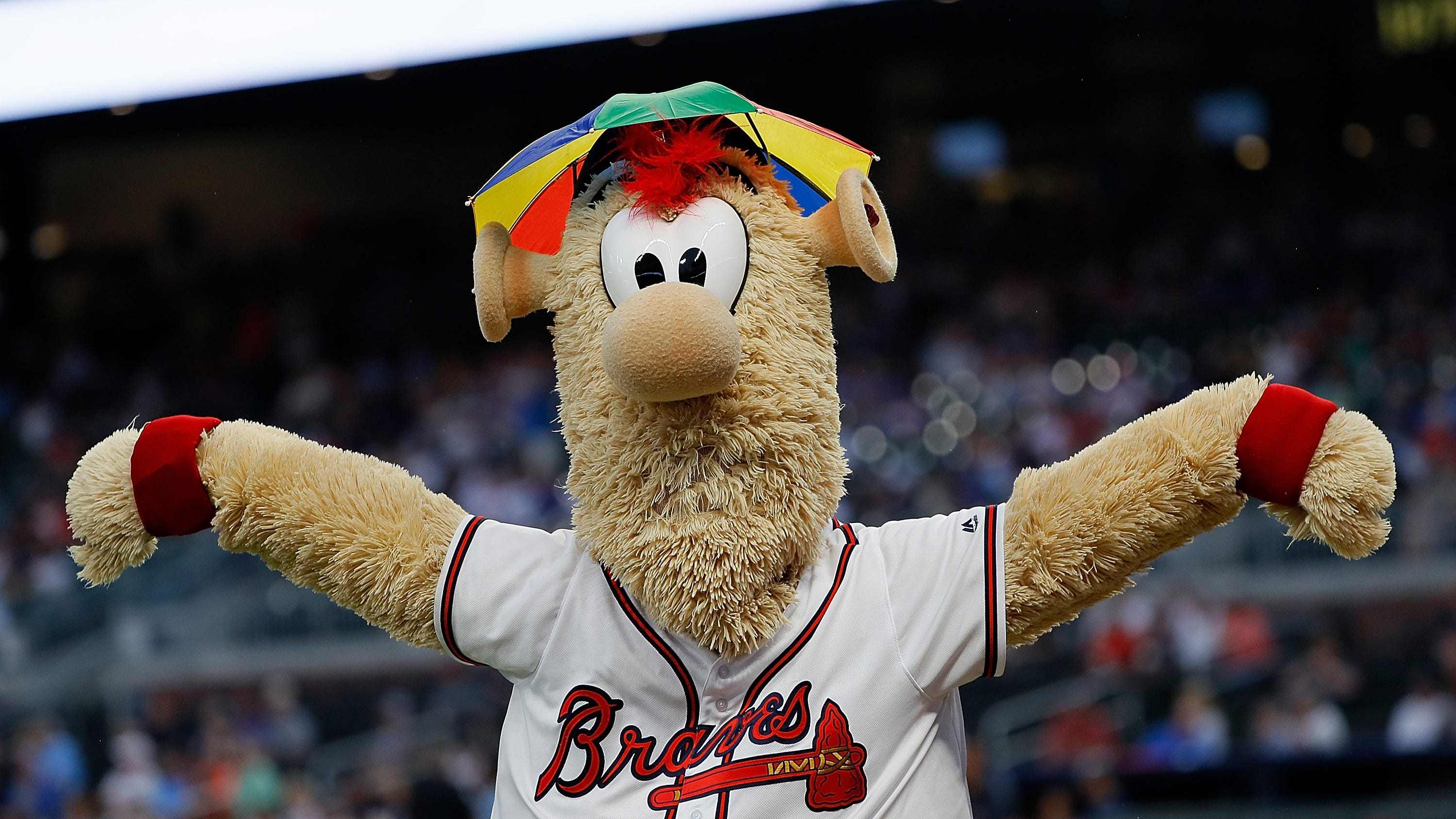 WATCH: Braves mascot Blooper fails spectacularly in trying to jump through tables