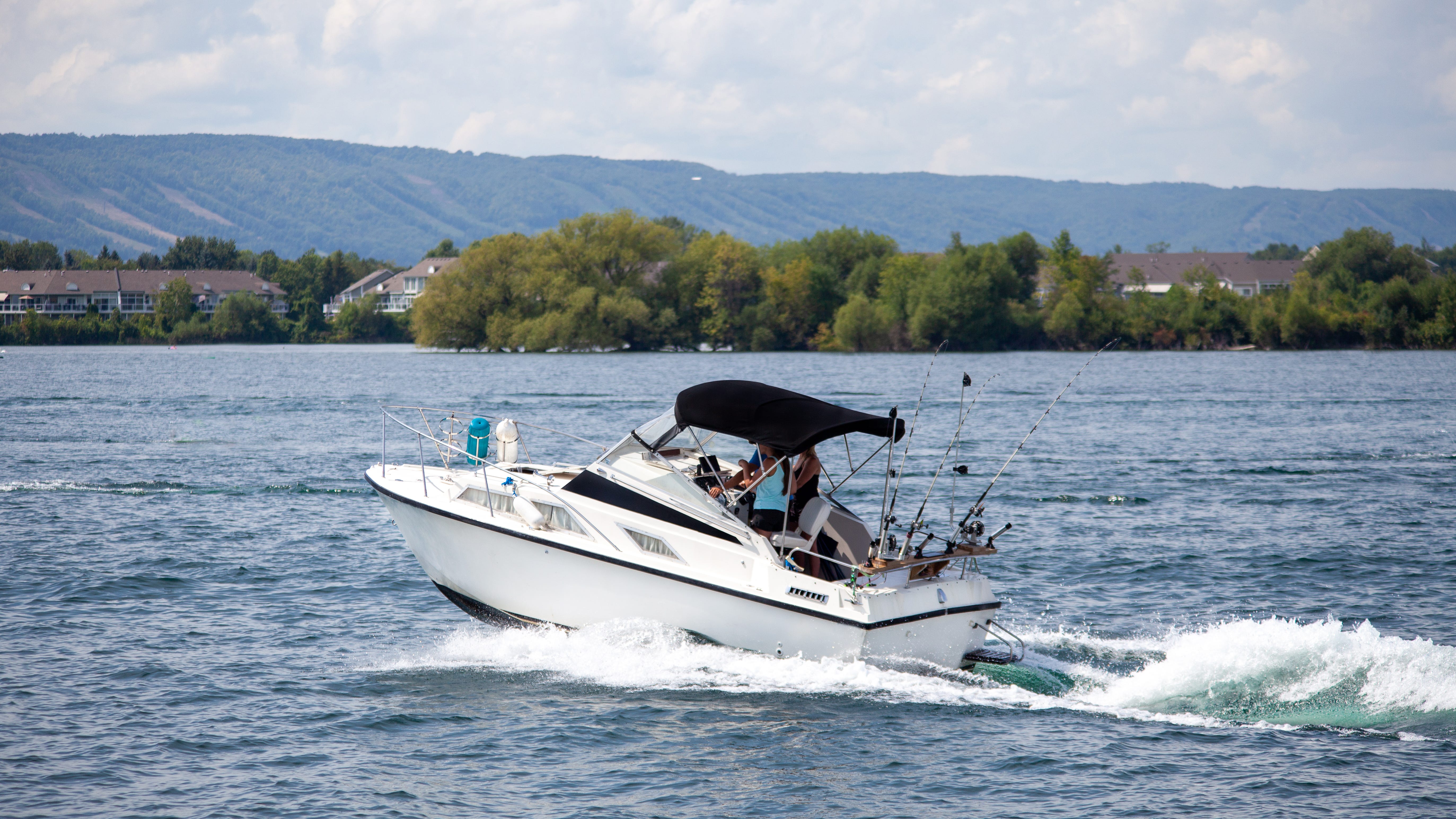 Chicago Police Marine Unit reminds boaters to fill up their tank after rescuing disabled boat