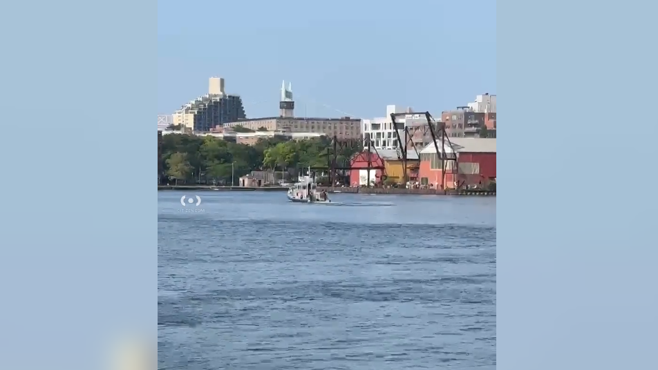 Man's body found floating in East River in Queens