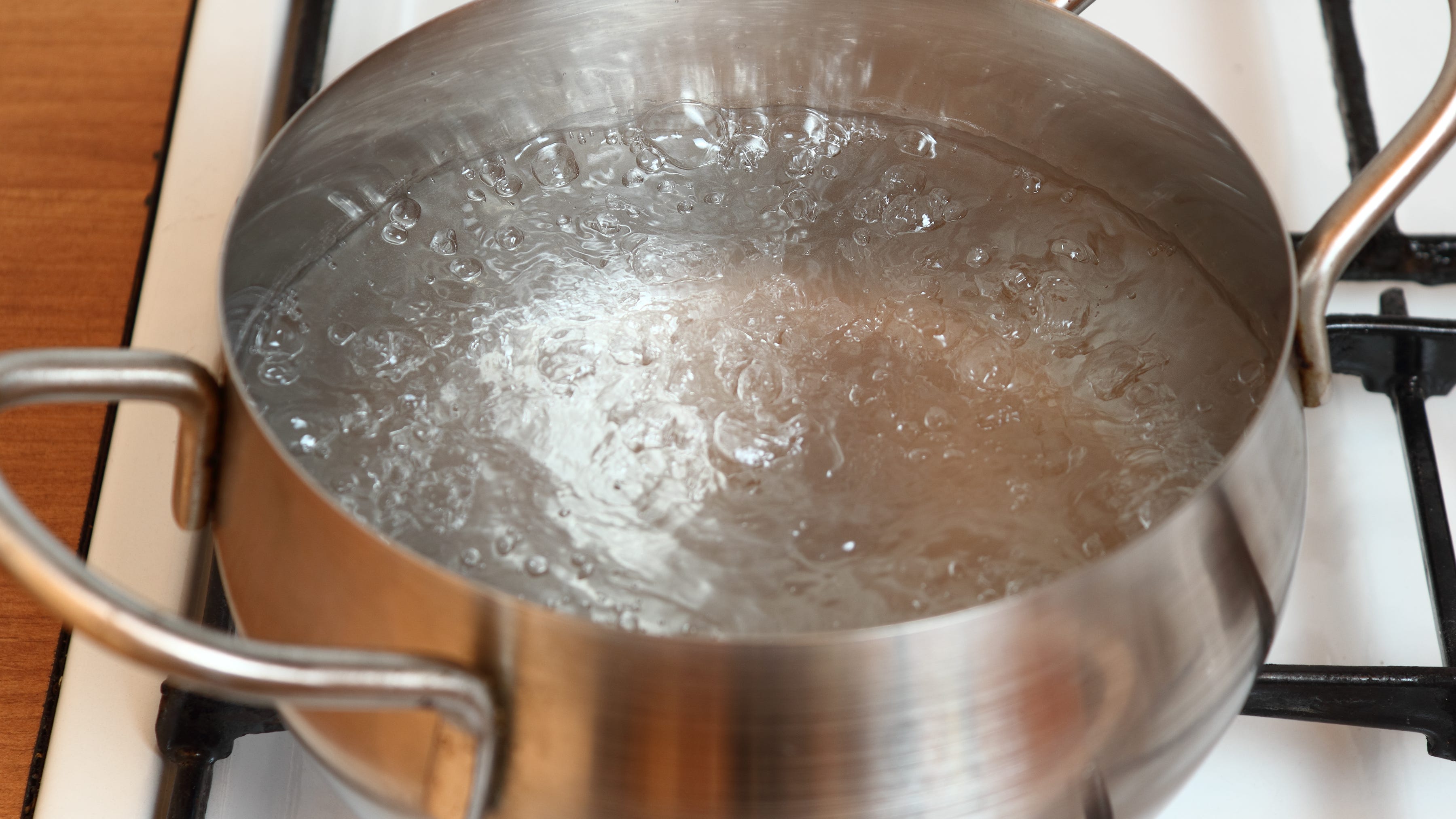 Woman poured boiling water on sleeping boyfriend, said 'Oh well' on social media: prosecutors