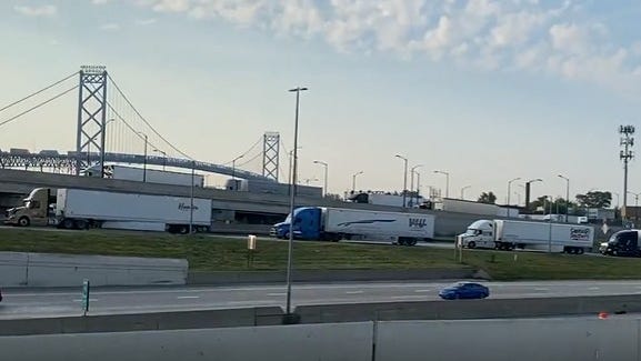 Canadian customs workers reach 'tentative' deal with government, ending 'work-to-rule' strike