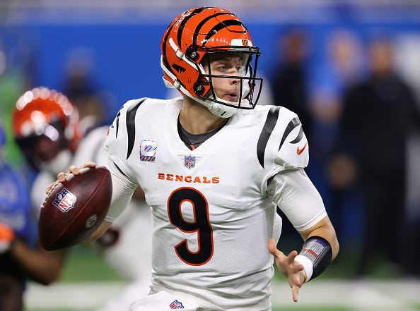 Bengals QB Joe Burrow looks for an open receiver. 