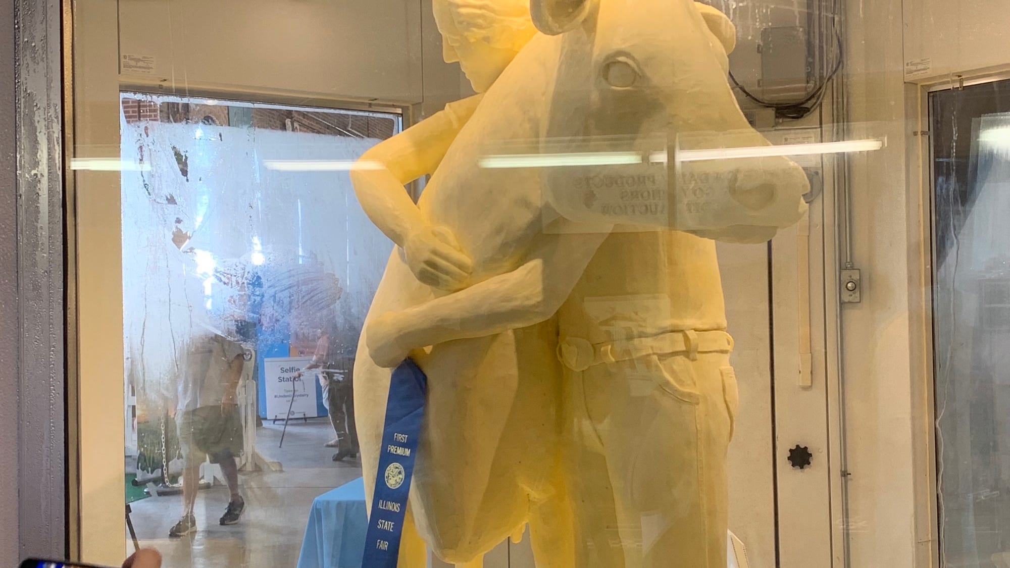 Webcam trained on 800-lb Illinois State Fair butter cow [WATCH IT HERE]