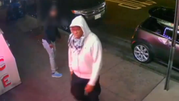 Man, 50, slashed with knife in attempted Bronx robbery