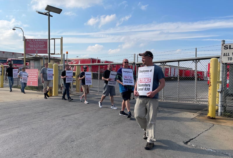 400 union workers on strike against Coca-Cola distributor in North Philadelphia