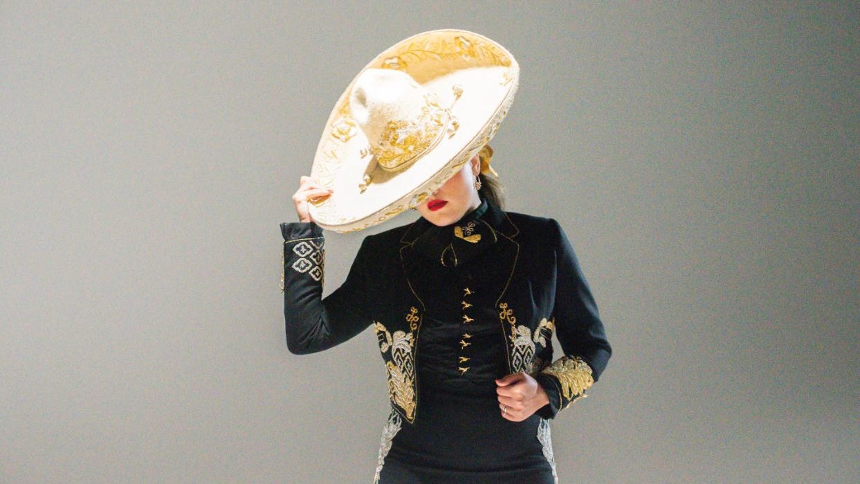 Camila Fernández lanza su nuevo álbum mariachi: “Me tomé como reto, hacer un álbum con el que pudiera impresionar a mi abuelo”