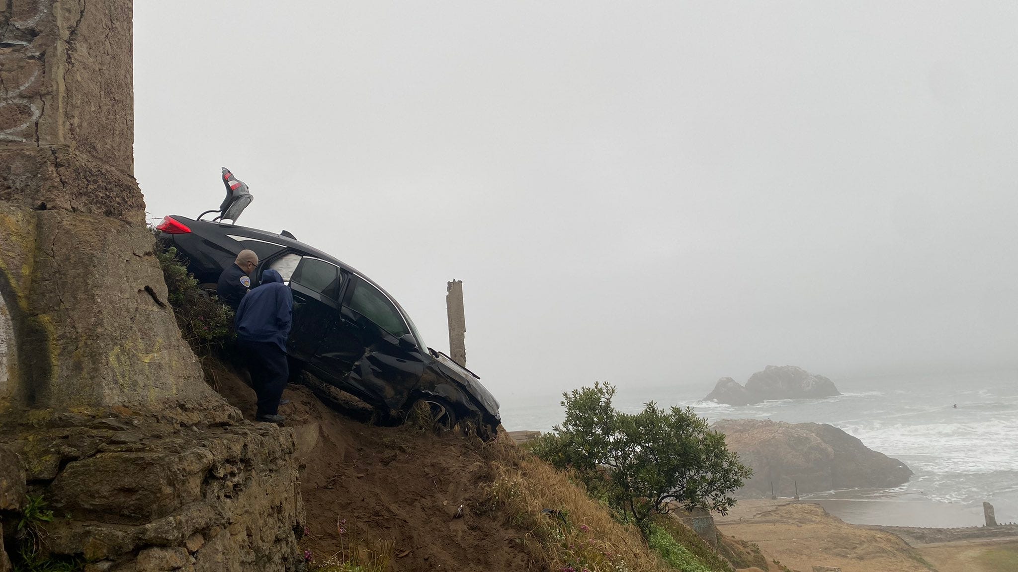 PHOTOS: San Francisco firefighters save 4 people in car wreck off cliff at Sutro Baths