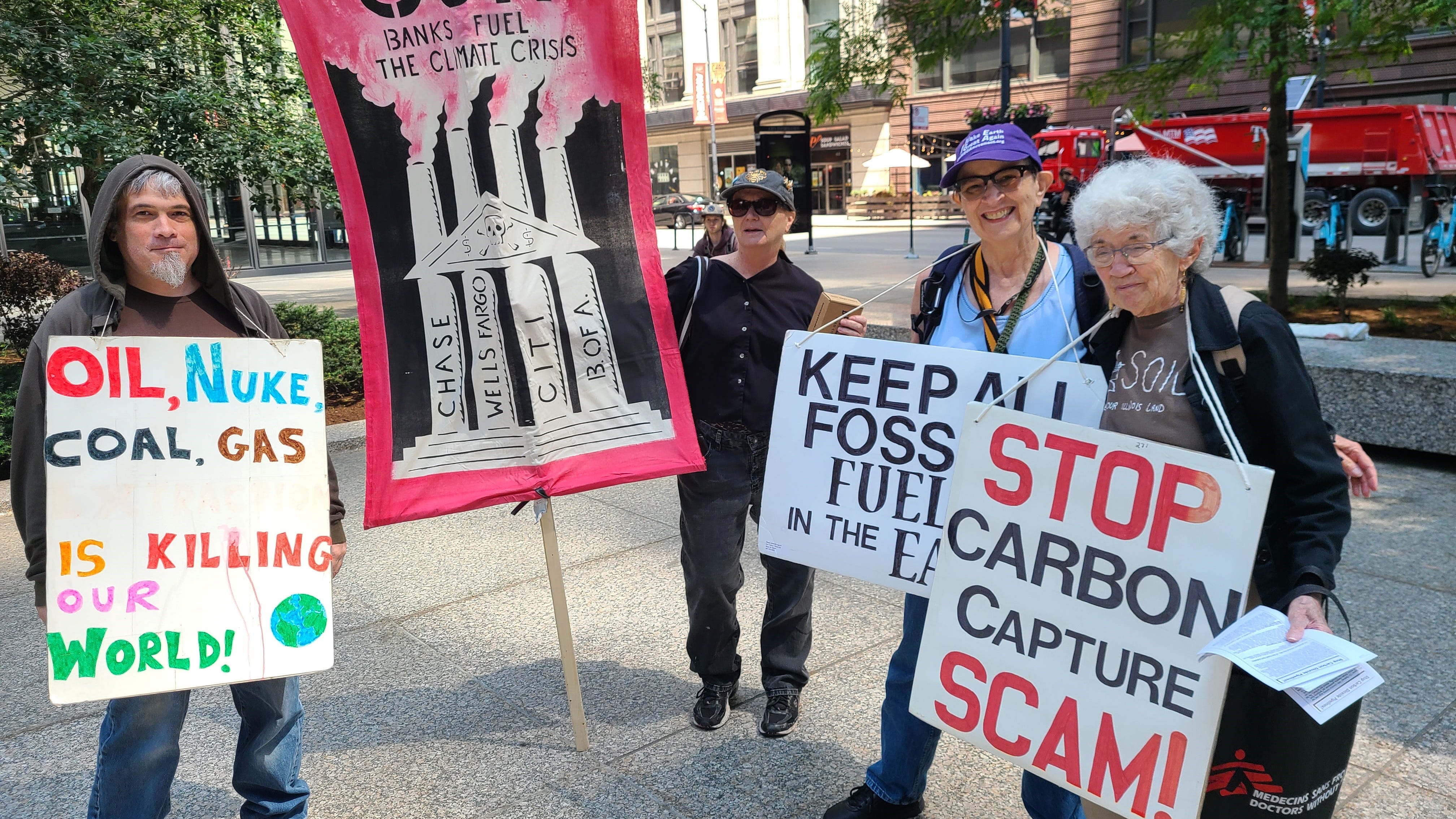 Climate activists rally in downtown Chicago