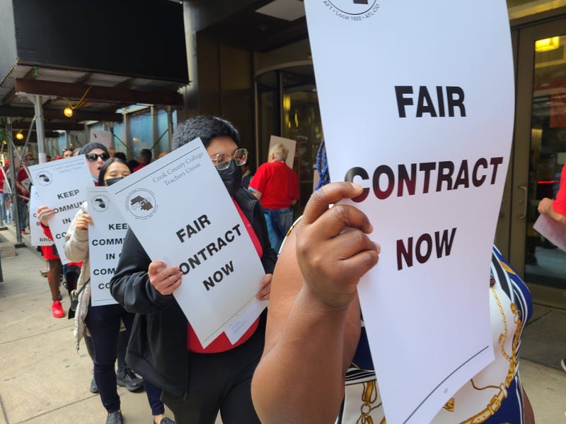 Cook County Colleges Teachers Union picketing