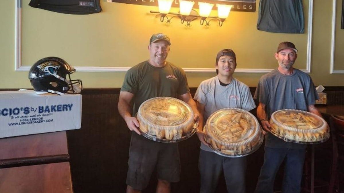 Eagles send Doug Pederson's staff cheesesteaks for beating Dallas