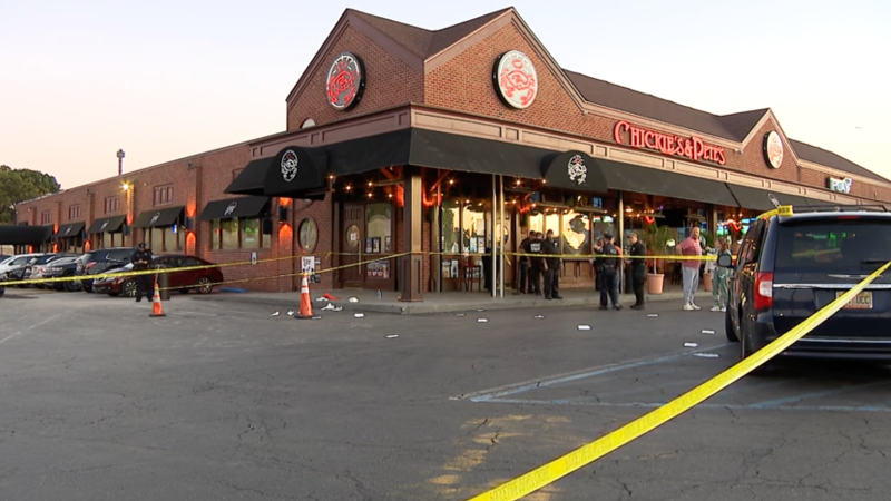 1 man killed, another critically wounded after shooting near South Philly Chickie’s and Pete’s