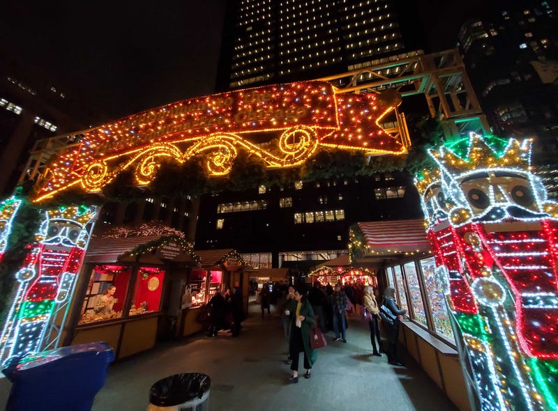 entrance to Christmas plaza