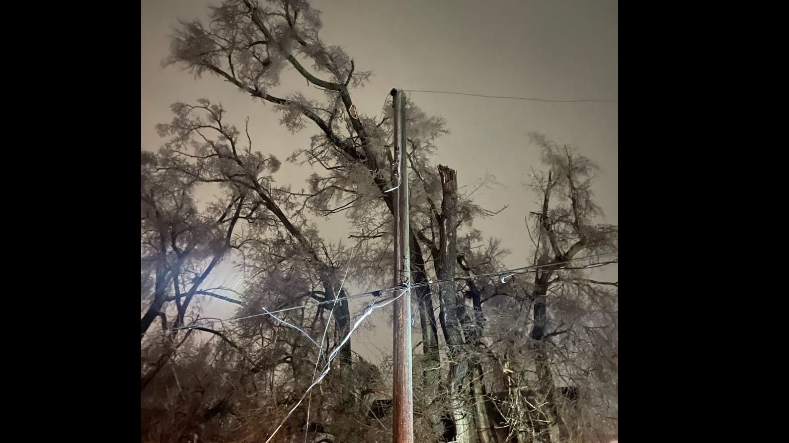 23K homes, businesses still without power in suburbs following ice storm: ComEd