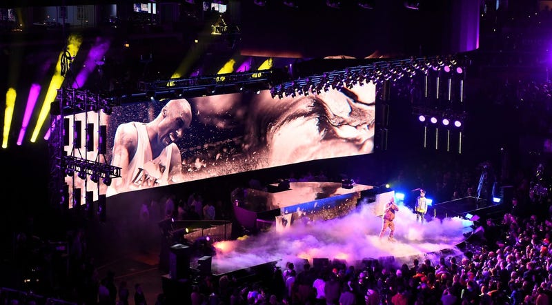 Common performs and remembers the late Kobe Bryant in a tribute before the All-Star Game in Chicago.