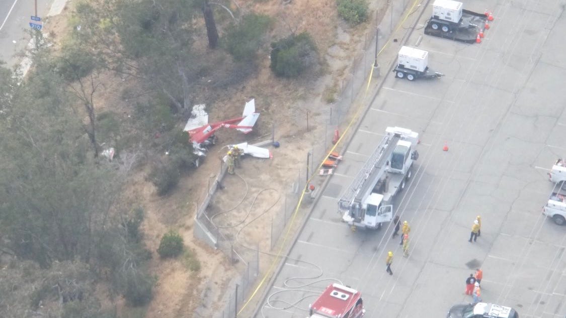 1 killed in plane crash along 210 Freeway in Sylmar