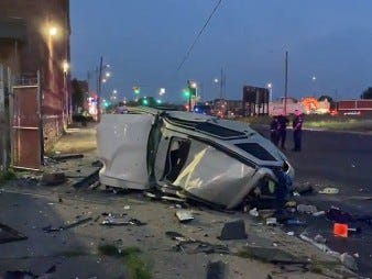 police chase ends in crash in Detroit