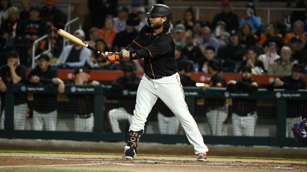 Giants SS Brandon Crawford to be sidelined with knee injury