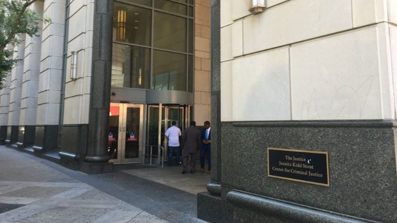 Fight breaks out among dozens in Philadelphia courtroom