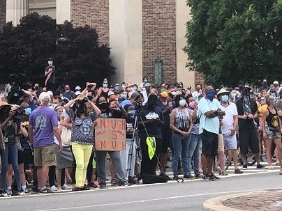Crowd gathers at Jackson Monument to watch its removal on July 1, 2020. (Matt Demlein, WRVA)