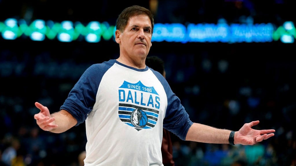 Mark Cuban to protest Warriors-Mavericks game after Kevon Looney's uncontested dunk