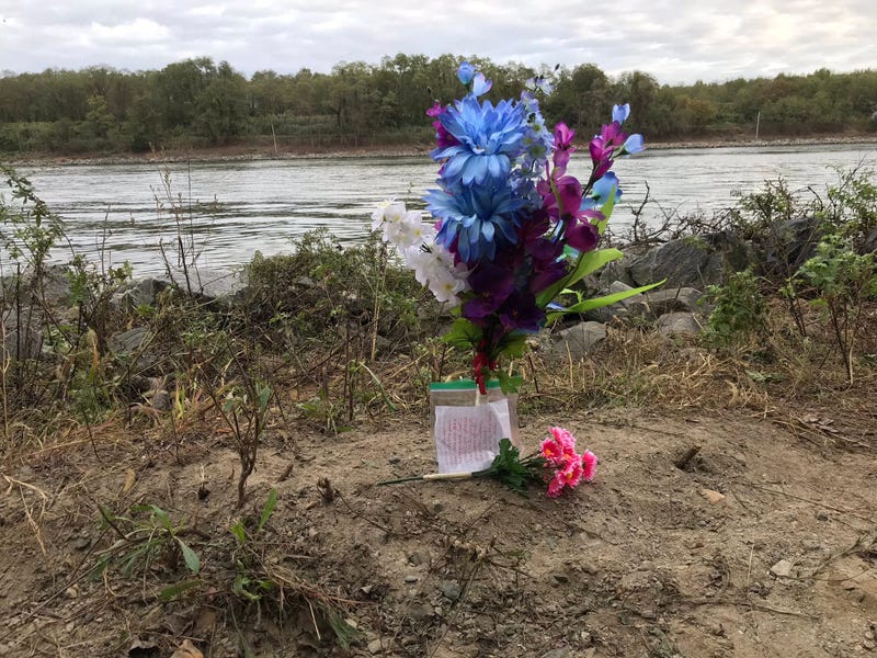 Flowers and a note left behind for the victims of the crash into the Chesapeake and Delaware Canal.