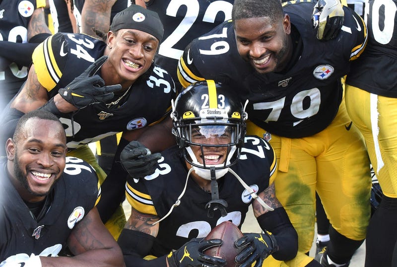 Steelers defense celebrating