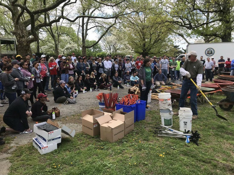 To celebrate Earth Day, Entercom partnered with Fairmount Park Conservancy to help spruce up the Lemon Hill Project near boathouse row.