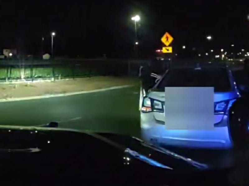 Dash cam footage shows suspects in Dearborn Heights police chase exiting car