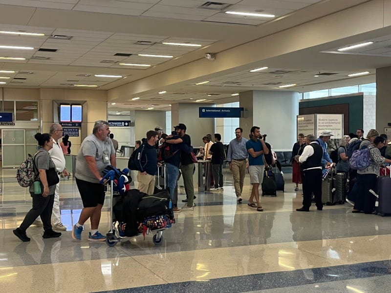 DFW Airport arrivals
